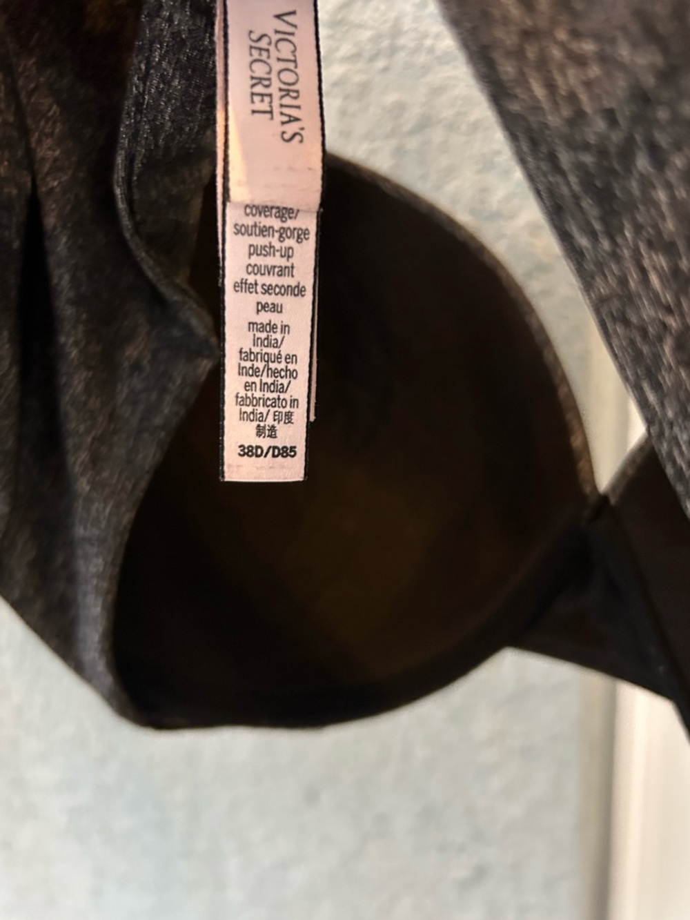 Victoria’s Secret T-Shirt Bra Logo Straps Underwire Padded Comfort Bra 38D - Picture 3 of 4